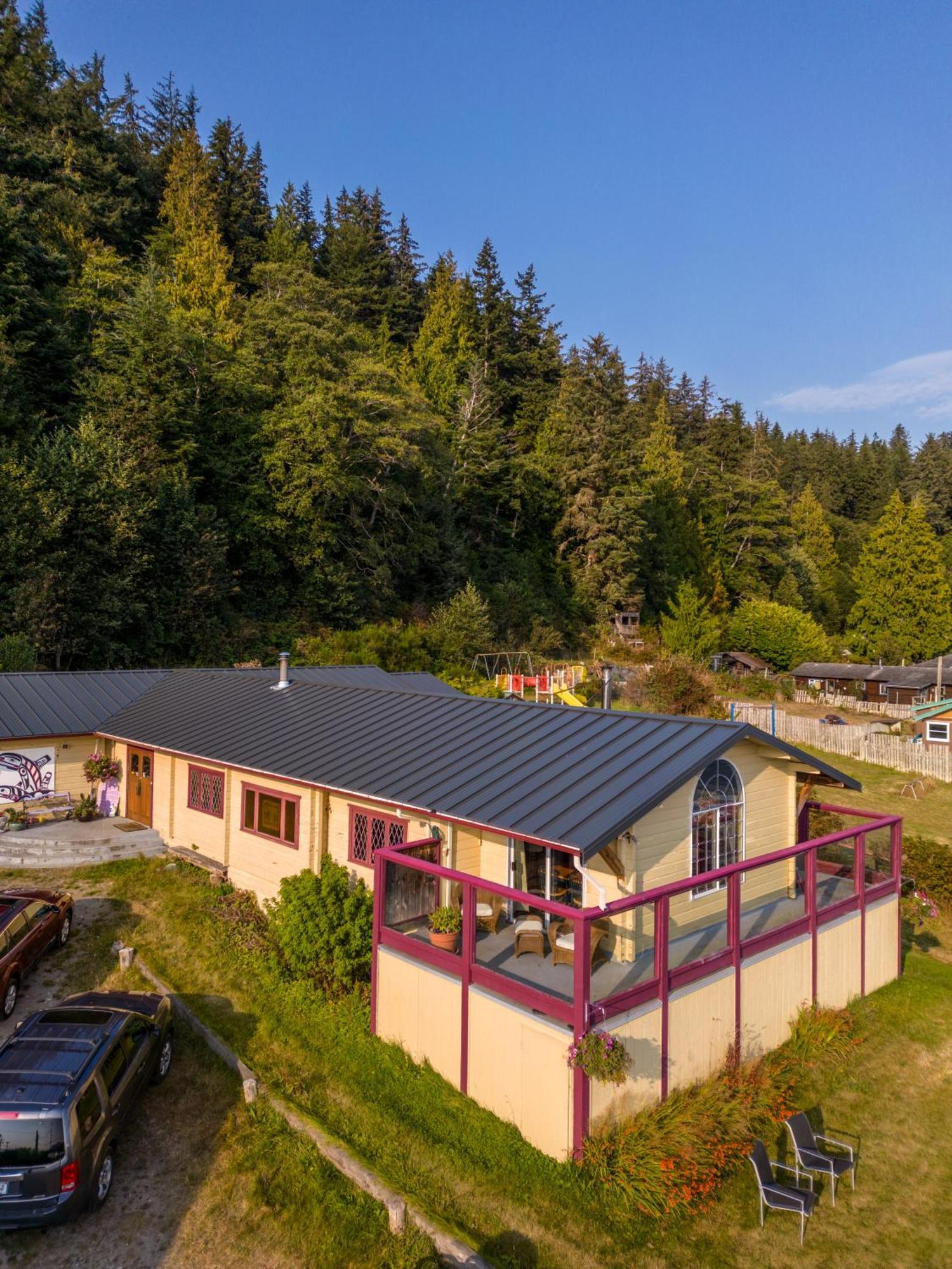 Alert Bay Lodge Exterior photo