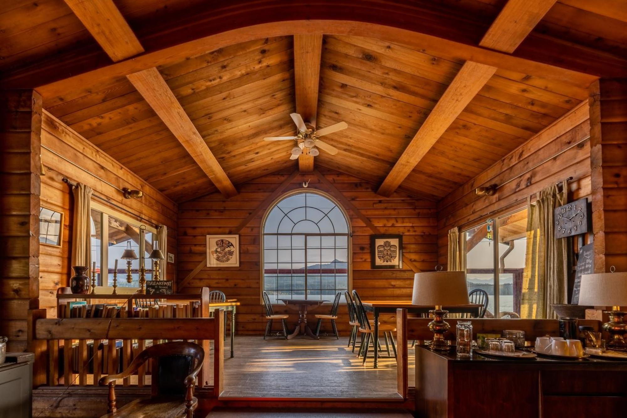 Alert Bay Lodge Exterior photo